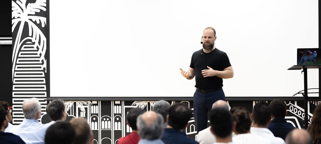 Un ponente en el escenario, ante el público, en una edición anterior del evento